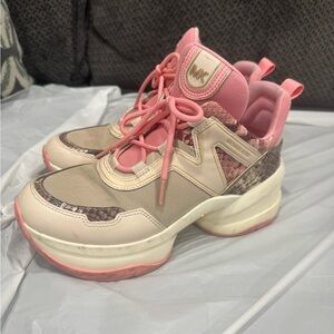 Michaels Women's Pink and Cream Sneakers size 9.5